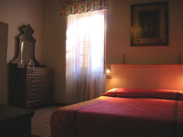 Le Camelie Bed and Breakfast Brissago-Valtravaglia Værelse billede